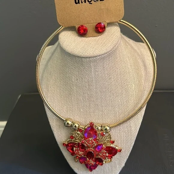 Unique Red Necklace Set NEW